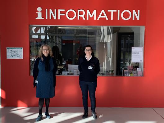 Reception with security service at the Düsseldorf University of Applied Sciences